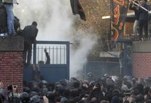 اقتحام السفارة البريطانية في طهران انتقاما لاغتيال عالم نووي