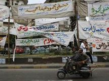 النتائج الأولية غير الرسمية لانتخابات مصر تشير إلى تقدم الإخوان المسلمين