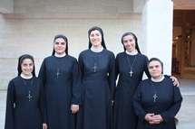 الاستراليون يحثون بابا الفاتيكان على السماح للراهبات بأخذ حبوب منع الحمل