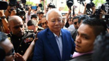 رئيس الوزراء الماليزي السابق نجيب يمثل للمحاكمة بتهم فساد 
