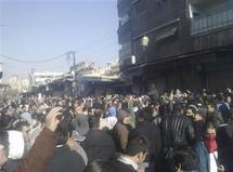 اكثر من 250 الف متظاهر ضد النظام في محافظة ادلب السورية حيث المهمة الصعبة للمراقبين العرب