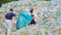 آسيا الفقيرة تنتفض في وجه نفايات البلاستيك القادمة من الدول الغنية