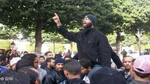 تظاهرة لاعادة فتح كلية اغلقت بسبب اعتصام لانصار النقاب في تونس تظاهرة لاعادة فتح كلية اغلقت بسبب اعتصام لانصار النقاب في تونس