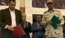 فرقاءالسودان يوقعون بالأحرف الأولى على الوثيقة الدستورية فرقاءالسودان يوقعون بالأحرف الأولى على الوثيقة الدستورية