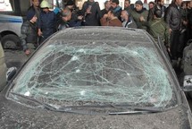 السوريون تحدوا الكثافة الامنية والقناصة والمعارضة اتهمت النظام بتفجير الميدان