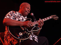 وفاة الأب الروحي لموسيقى "ريذم آند بلوز" الأمريكية جوني أوتير