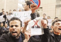 قوات الأمن السورية تهاجم مساجد في  "جمعة معتقلي الثورة"  وتوقع 21 قتيلا