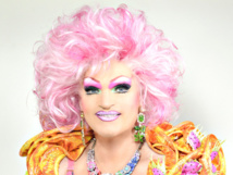 أوليفيا جونز...ملكة الرجال المتشبهين بالنساء في عروض المسارح أوليفيا جونز...ملكة الرجال المتشبهين بالنساء في عروض المسارح