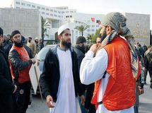 السلفيون التونسيون يفرضون قوانينهم قرب العاصمة في غياب مؤسسات الدولة