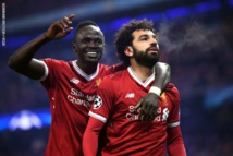 ماني وصلاح يقودان ليفربول للانفراد بصدارة الدوري الإنجليزي