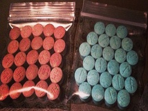 عائلة بالنمسا تتلقى شحنة كبيرة من حبوب النشوة "عن طريق الخطأ" عائلة بالنمسا تتلقى شحنة كبيرة من حبوب النشوة "عن طريق الخطأ"