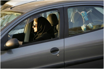 دعاوى قضائية نسائية في السعودية للحصول على رخصة قيادة السيارات