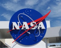 شعار وكالة ناسا للفضاء يكتسب شهرة واسعة في عالم الأزياء