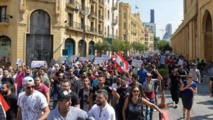 ناشطون لبنانيون يقتحمون مبنى البرلمان بالعاصمة بيروت