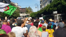 الجزائريون يباركون الديمقراطية في تونس ويطالبون بمدنية الدّولة  