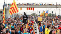 محتجون يشتبكون مع الشرطة في خامس أيام الاحتجاجات في كتالونيا