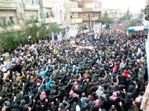عشرات الالاف يتظاهرون في جمعة "سننتفض لاجلك بابا عمرو"