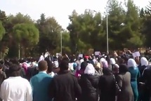 الجيش السوري يحاول إقتحام بابا عمرو والاف الطلاب يتظاهرون في دمشق حلب