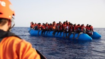 سفينتان تنقذان نحو 300 مهاجر قبالة سواحل شمال ليبيا