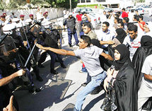 اشتباكات عنيفة في أنحاء البحرين عشية الذكرى السنوية لحملة قمع ضد المتظاهرين