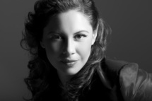 إيفا كورتيس .. مغنية من هندوراس .. تمزج الفلامنكو بروح الجاز