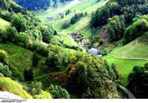 غابات بافاريا الالمانية تعد المتزلجين برحلات ممتعة يصعب نسيانها 