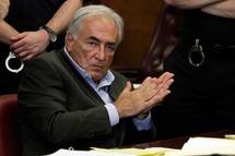 اتهام ستروس كان "بالدعارة المنظمة" وهولاند ينأى بنفسه