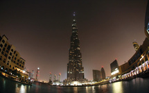 الظلام يعم برج خليفة ومعالم الإمارات تضامنا مع "ساعة الأرض"