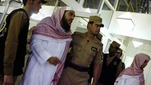 مجموعة من الشباب السعودي ترفض "وصاية" السلطة وفئات دينية على المجتمع