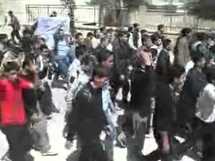 عشرات الالاف من المتظاهرين السوريين في دير الزورو دمشق وحلب ودرعا