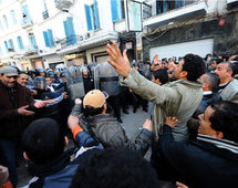 جرحى لدى تفريق تظاهرة لعاطلين عن العمل في تونس