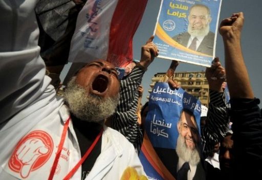 مجلس الشعب المصري يقر تعديلا يمنع كبار مسئولي نظام مبارك من الترشح للرئاسة مجلس الشعب المصري يقر تعديلا يمنع كبار مسئولي نظام مبارك من الترشح للرئاسة