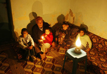 أزمة الكهرباء والوقود في غزة تنذر بــ"كارثة" غذائية والخسائر بمئات الملايين