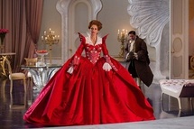 جوليا روبرتس وعودة صادمة مع مرآتي مرآتي