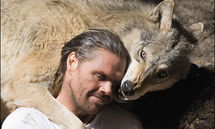 قرية ألمانية تقدم للمغامرين فرصة قضاء ليلة بين الذئاب والاستمتاع بعوائها المروع