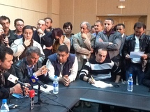 الاعلاميون  التونسيون  يصعدون معركة " تحرير التلفزة "  مع الحكومة