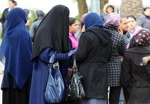 حملة تونسية ضد ارتداء النقاب باعتباره طريقة لتغييب النساء عن الفضاء العام