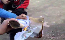 ناشط حقوقي موريتاني يحرق نسخا من مراجع دينية بدعوى تحريضها على الرق