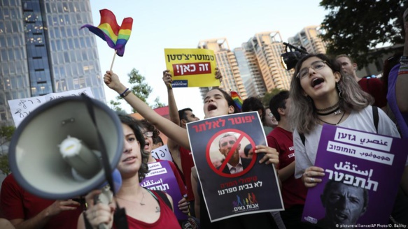 مدارس إسرائيلية تحتج على تصريحات وزير التعليم ضد المثليين  