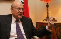 ميقاتي ينتقد تصريحات للجعفري تتحدث عن تدريبات وتهريب سلاح للمعارضة السورية