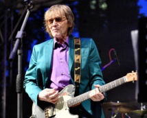 عازف الجيتار إيفان كرال عازف الجيتار إيفان كرال