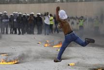 السلطة في البحرين تؤكد استعدادها للحوار مع المعارضة وترفض العنف