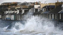مقتل شخصين في ثاني عاصفة  ضربت بريطانيا خلال اسبوع