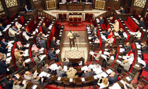 دون وجل.. مجلس الشعب السوري يعقد أولى جلساته وسط سيل من الدماء والمجازر