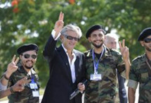 الفيلسوف الفرنسي برنار هنري ليفي يصطحب معه إلى مهرجان كان ثواراً ليبيين وسوريين