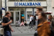 بنك خلق التركي يسحب اعتراضه على قضية انتهاك العقوبات الأمريكية بنك خلق التركي يسحب اعتراضه على قضية انتهاك العقوبات الأمريكية