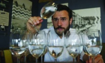 ذواق الماء مهنة تشهد انتشارا كبيرا بعد رواج "بيزنيس" بيع المياه ذواق الماء مهنة تشهد انتشارا كبيرا بعد رواج "بيزنيس" بيع المياه