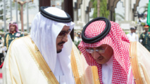 الملك سلمان مع محمد بن نايف
