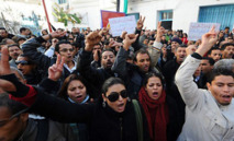 مع تراجع حدة النشوة الثورية الفساد والفقر في تونس ينذران بثورة جديدة