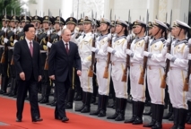 روسيا والصين تتجاوزان توتر علاقاتهما وترسخان وحدة مواقفهما للتصدي للغرب